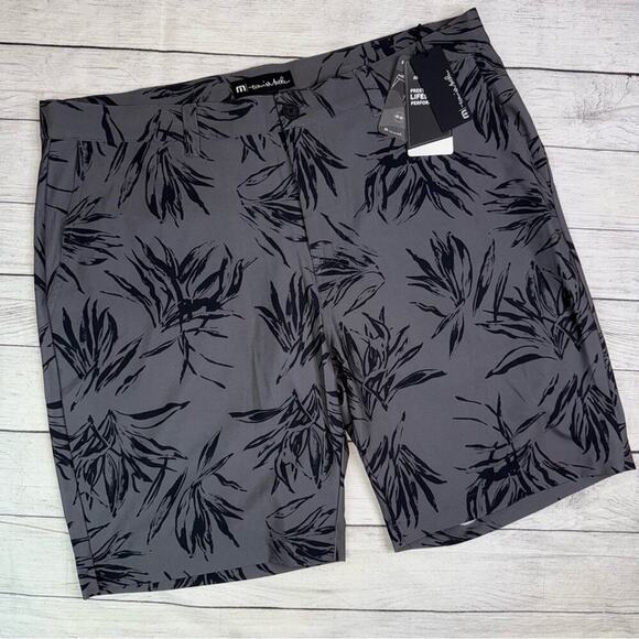 Travis Mathew NWT Men's Tech Chino Golf Shorts Gray Black Leaves Size 38 Active - Picture 1 of 6